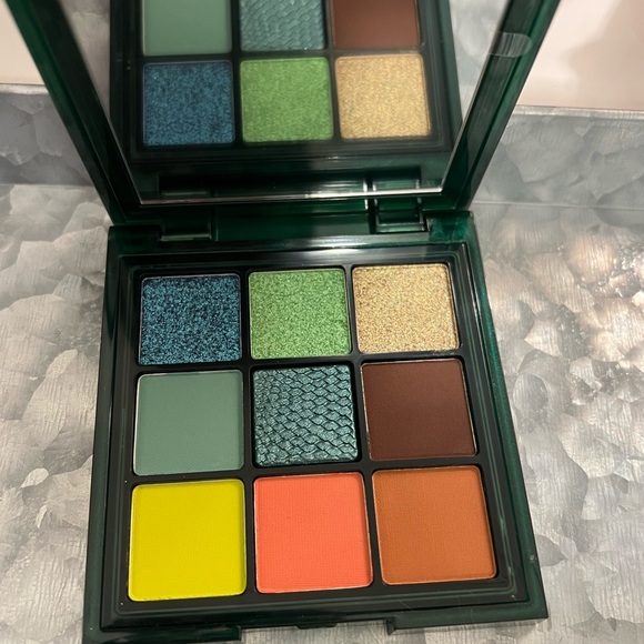 HUDA BEAUTY Wild Obsessions Eyeshadow Palette Python - Picture 3 of 4